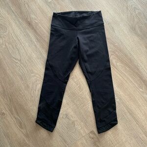 Lululemon cropped legging with calf detail